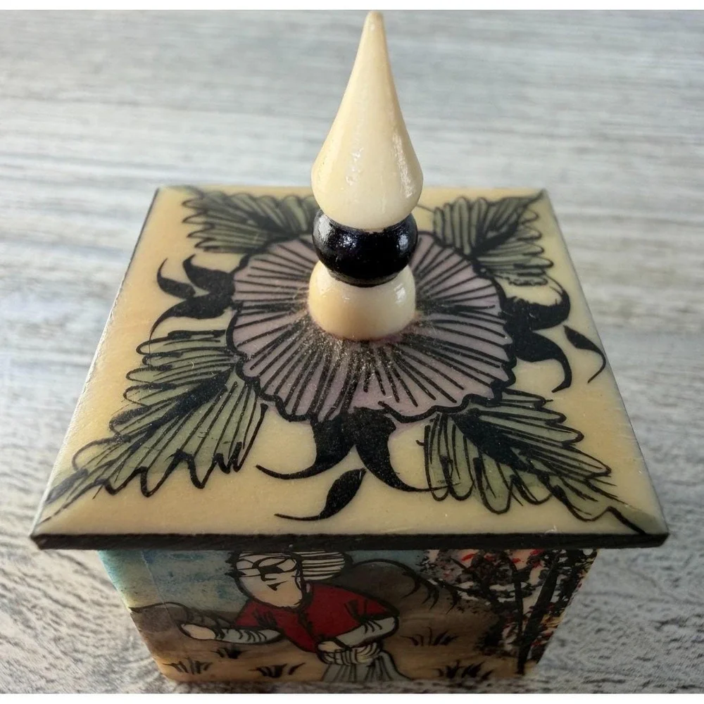 Vtg Hand Painted Camel Bone Persian Trinket Box W/ Lid 1.25